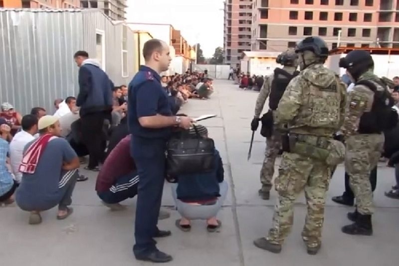 Задержали сразу более 540 гастарбайтеров