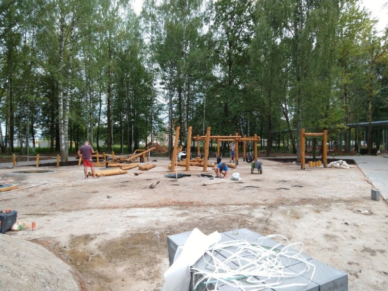 Работы по благоустройству Парка Победы идут в Краснозаводске