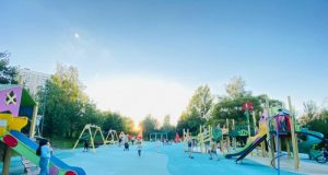 Более 1 млн кв метров социальных объектов возводят в Москве