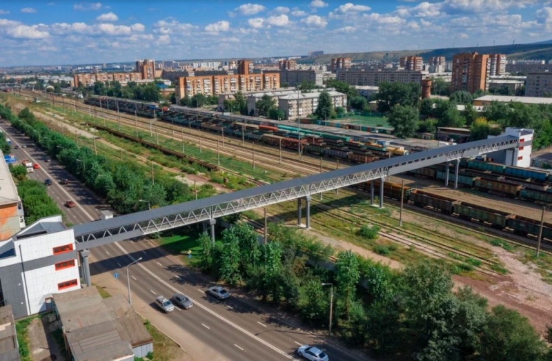 В Красноярске ввели в эксплуатацию первый алюминиевый переход над железнодорожными путями