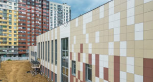 В школе ЖК «Скандинавский» завершила фасадные работы