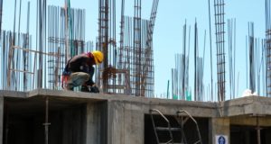 Застройщики снизили темпы вывода новых домов в России на 3,6