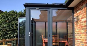 Стеклянные входные группы из алюминиевого профиля для загородного дома