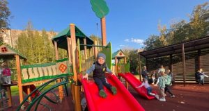 В Глуховском парке открылась новая игровая зона для детей