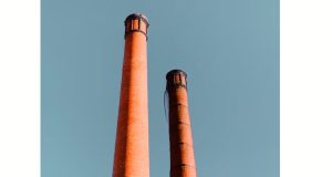 Старую дымовую трубу демонтировали в районе Перово