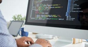 Внедрение отечественных сервисов должно идти быстрее, считают в Минцифре