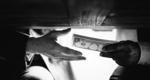 В Бурятии чиновника обвиняют во взяточничестве в особо крупном размере