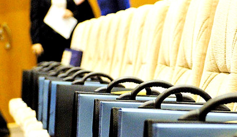 Лишились портфелей