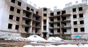 Остаётся ещё 242 недостроя