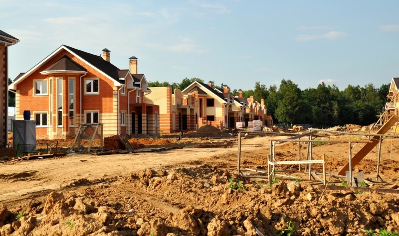 А само население строит всё больше