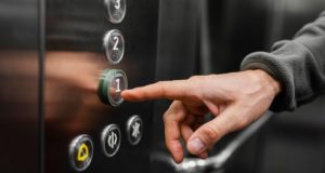 Менять лифты в РФ предложили за счет инфраструктурных бюджетных кредитов