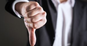 На банки надейся, а сам не плошай!