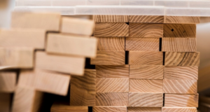 Цены на деревянные домокомплекты и пиломатериалы для ИЖС выросли за год в России на 30%