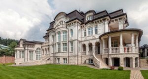 А нечего во дворцах жить!