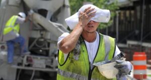 Строитель, будь острожен в жару!