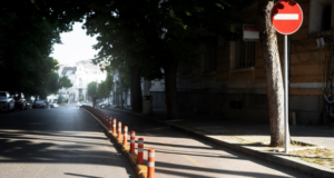 Более 160 ям нашли нейросети за год в петербургских дворах