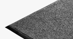 Особенности эксплуатации грязезащитных ковров в Москве