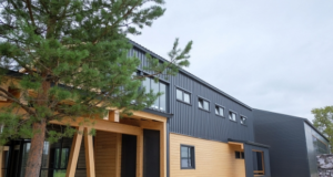 В Кировской области построен первый в России деревянный спортивный центр