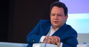 Поднимем тогда за то, чтоб не было ещё крепче…