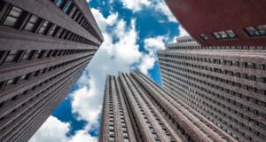 Цены на первичку и не думают падать