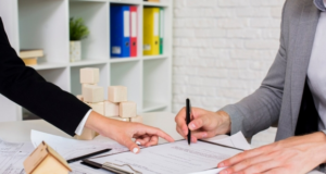 В РФ число долевых договоров снизилось на 9% за январь