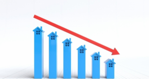 Выдача ипотеки по рыночным программам в РФ уменьшилась вдвое из-за высоких ставок