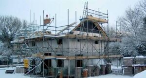 Свой домик возвести всё накладнее…