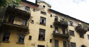 Почти 900 старых домов полностью расселили по программе реновации в Москве