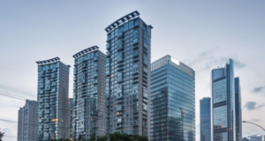 Объем предложения новостроек снижается в крупных городах РФ