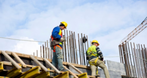 Новый порядок контроля за ограждениями стройплощадок утвердили в Москве