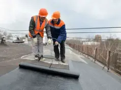 Ремонт кровли: Полное руководство для хозяев домов и начинающих ремонтников