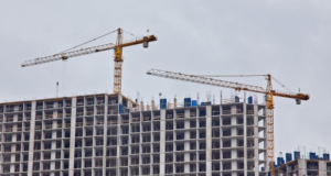 Многоквартирные дома предложили запретить строить при дефиците инфраструктуры