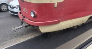 В Екатеринбурге дорожники закатали в асфальт трамвайные пути