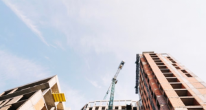 Запуски новых проектов в строительстве РФ снизились на 19% по итогам семи месяцев