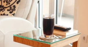 33 практичных и удобных приставных столика