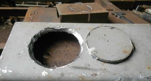 Как болгаркой или сваркой вырезать круглое отверстие в металле.