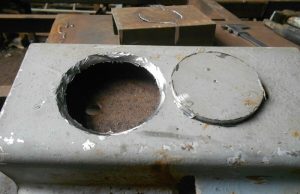 Как болгаркой или сваркой вырезать круглое отверстие в металле.
