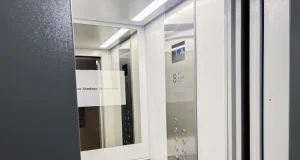 Лифтовой завод поставил более 2 тысяч лифтов с медиапанелями для программы капремонта