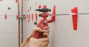 Система выравнивания плитки: что это такое и как с ней работать